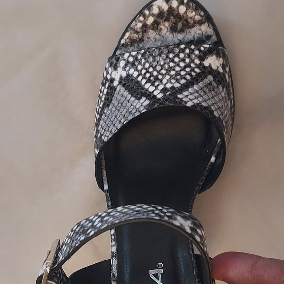 Soda Women Platform Block Mid Heel Sandal - Picture 2 of 5